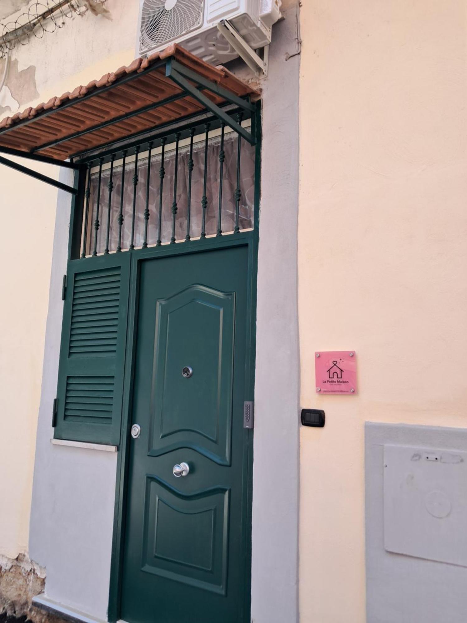 La Petite Maison Neapel Exterior foto